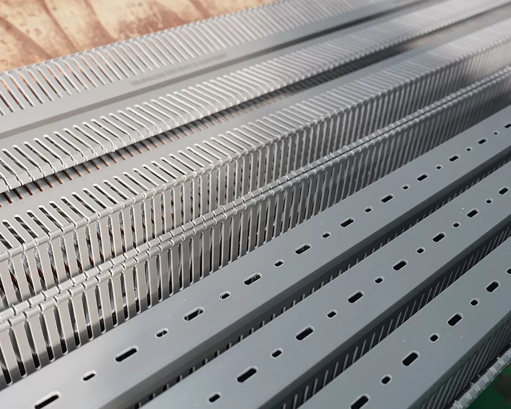 Jaki jest zakres odporności temperaturowej trudnopalnego korytka kablowego z PCV wewnątrz szafy rozdzielczej?